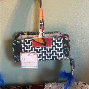 Fits over 10 cards / cash / checkbook all in one . Simple and colorful boho 🧡⭐️